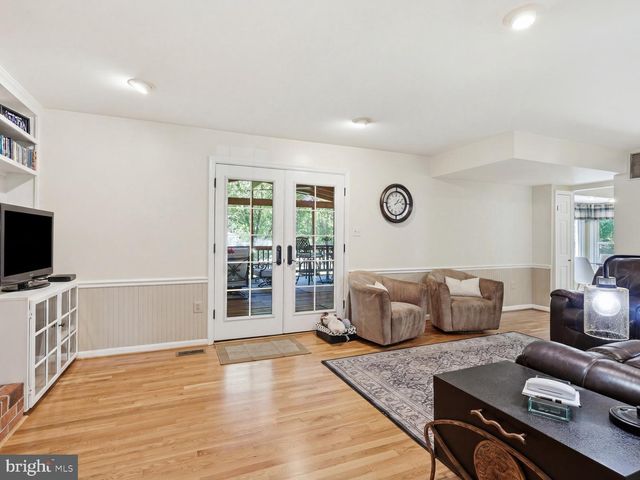 13607 WHITE BARN LN, Herndon, VA 20171