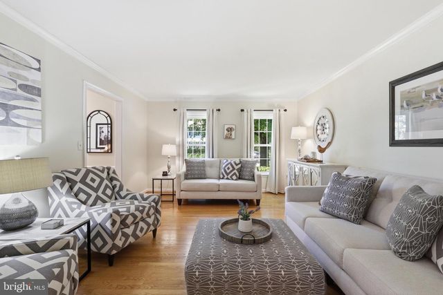 13607 WHITE BARN LN, Herndon, VA 20171