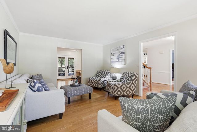 13607 WHITE BARN LN, Herndon, VA 20171
