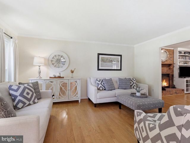 13607 WHITE BARN LN, Herndon, VA 20171