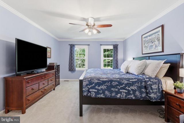 13607 WHITE BARN LN, Herndon, VA 20171