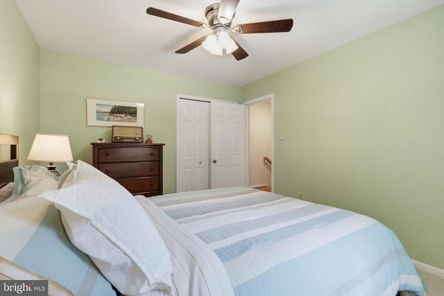 13607 WHITE BARN LN, Herndon, VA 20171