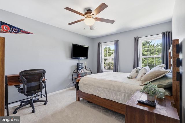 13607 WHITE BARN LN, Herndon, VA 20171