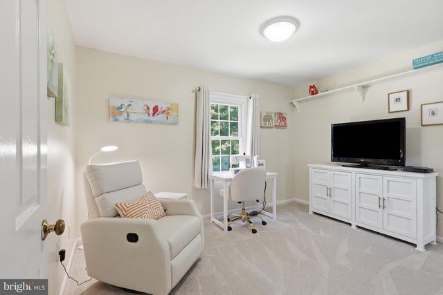 13607 WHITE BARN LN, Herndon, VA 20171