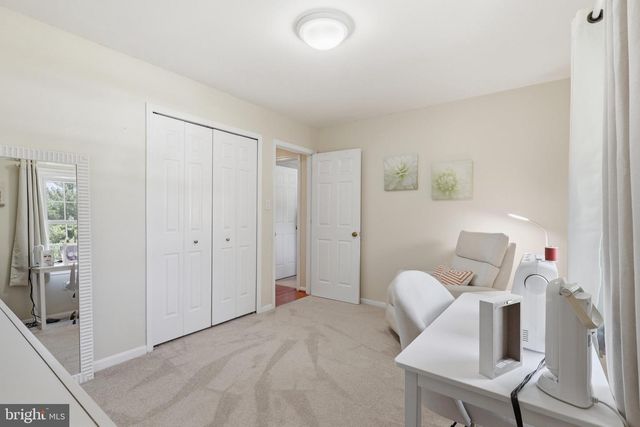 13607 WHITE BARN LN, Herndon, VA 20171