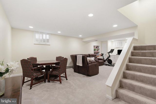 13607 WHITE BARN LN, Herndon, VA 20171