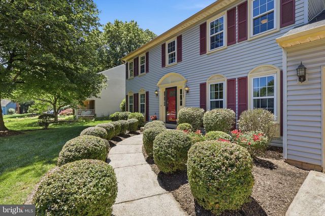 13607 WHITE BARN LN, Herndon, VA 20171