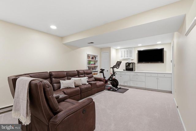 13607 WHITE BARN LN, Herndon, VA 20171