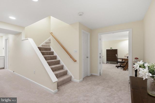 13607 WHITE BARN LN, Herndon, VA 20171