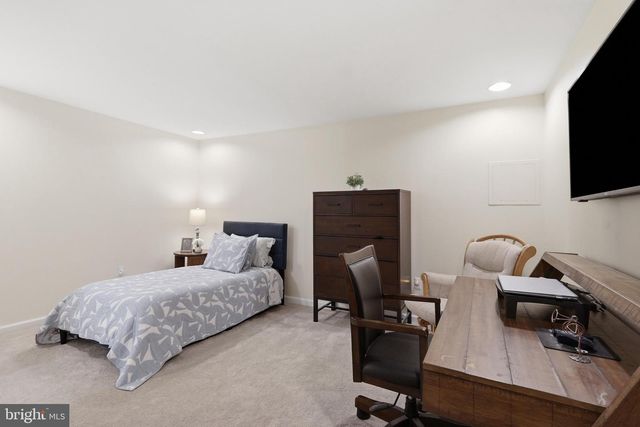 13607 WHITE BARN LN, Herndon, VA 20171