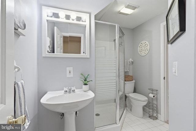13607 WHITE BARN LN, Herndon, VA 20171