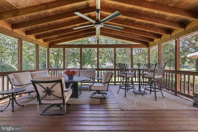 13607 WHITE BARN LN, Herndon, VA 20171