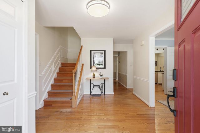 13607 WHITE BARN LN, Herndon, VA 20171