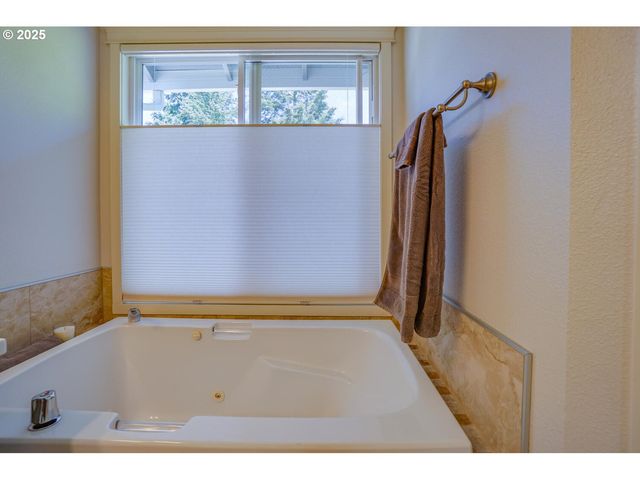 2418 Ne 148TH St, Vancouver, WA 98686