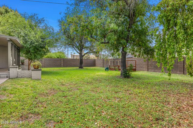 3205 E CLARENDON Avenue, Phoenix, AZ 85018