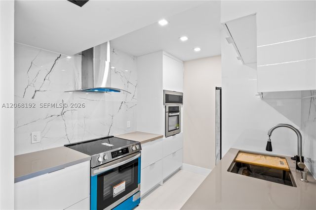 20379 W Country Club Dr 1938, Aventura, FL 33180