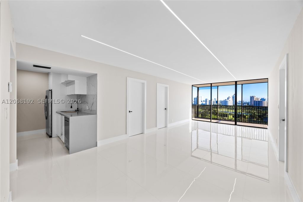 20379 W Country Club Dr 1938, Aventura, FL 33180