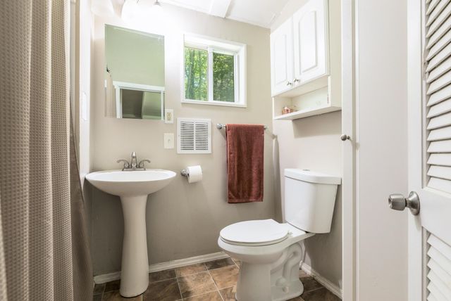 8 Merlin Road, Farmington, NH 08835