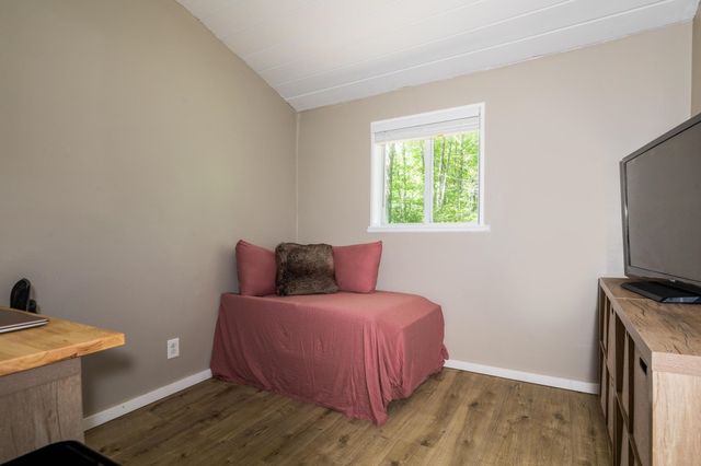 8 Merlin Road, Farmington, NH 08835