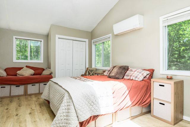 8 Merlin Road, Farmington, NH 08835