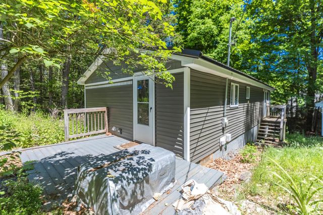 8 Merlin Road, Farmington, NH 08835