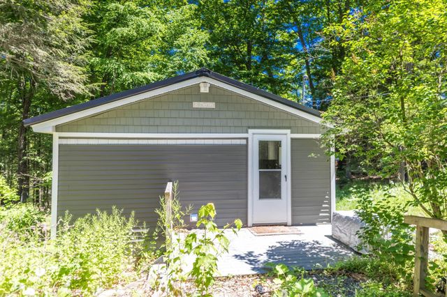 8 Merlin Road, Farmington, NH 08835