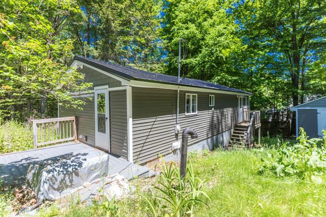 8 Merlin Road, Farmington, NH 08835