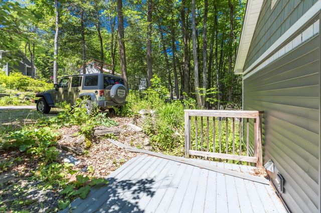 8 Merlin Road, Farmington, NH 08835