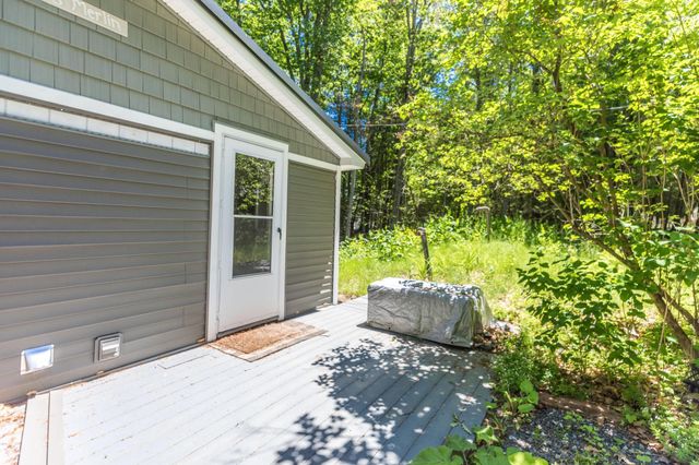 8 Merlin Road, Farmington, NH 08835