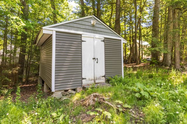 8 Merlin Road, Farmington, NH 08835
