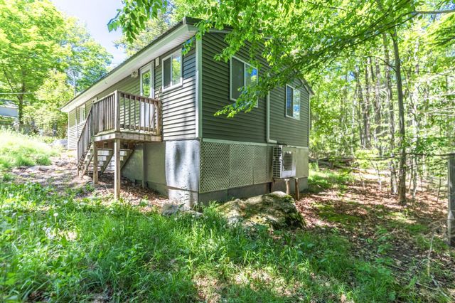 8 Merlin Road, Farmington, NH 08835