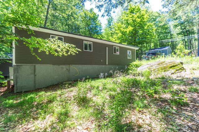 8 Merlin Road, Farmington, NH 08835