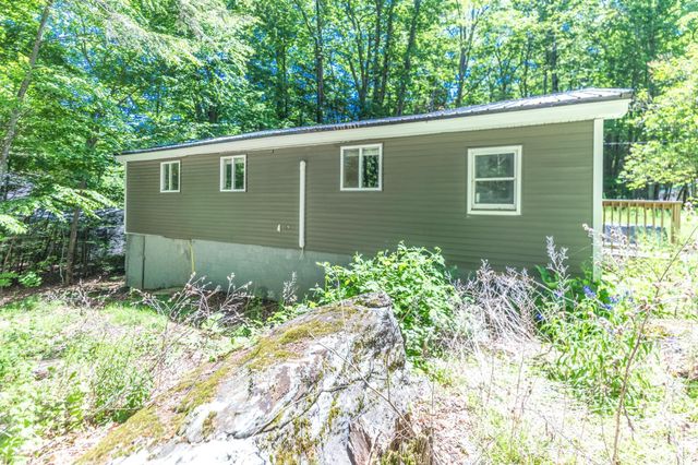 8 Merlin Road, Farmington, NH 08835