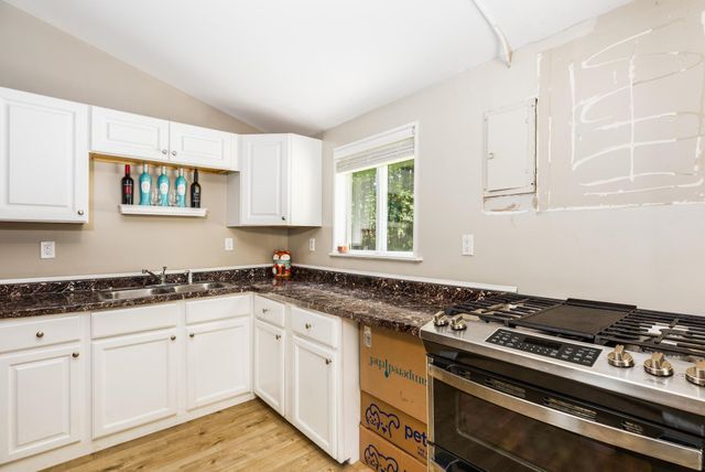 8 Merlin Road, Farmington, NH 08835