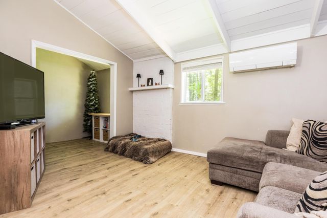 8 Merlin Road, Farmington, NH 08835