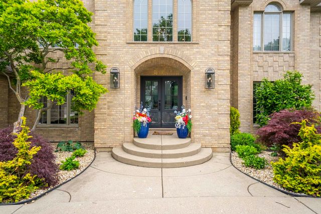 1614 Darien Club Drive, Darien, IL 60561