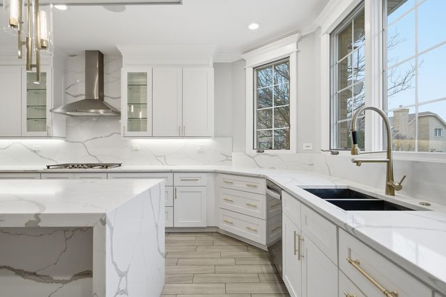 1614 Darien Club Drive, Darien, IL 60561