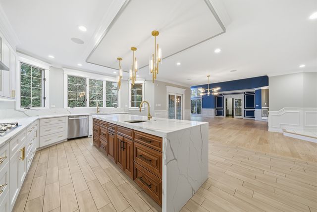 1614 Darien Club Drive, Darien, IL 60561