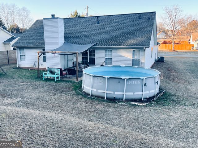 75 Canterbury Drive, Grantville, GA 30220