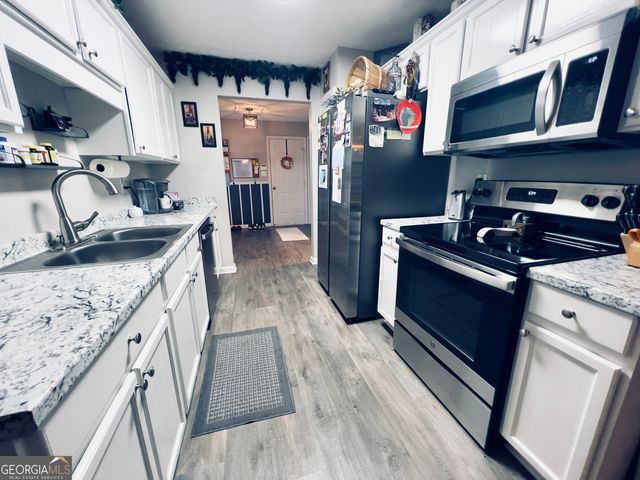 75 Canterbury Drive, Grantville, GA 30220