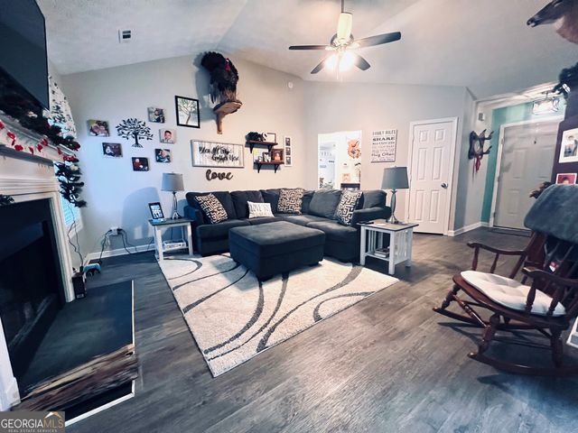 75 Canterbury Drive, Grantville, GA 30220