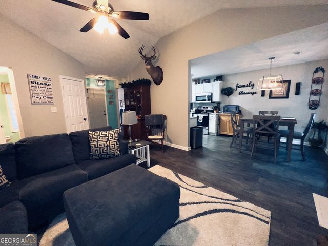 75 Canterbury Drive, Grantville, GA 30220