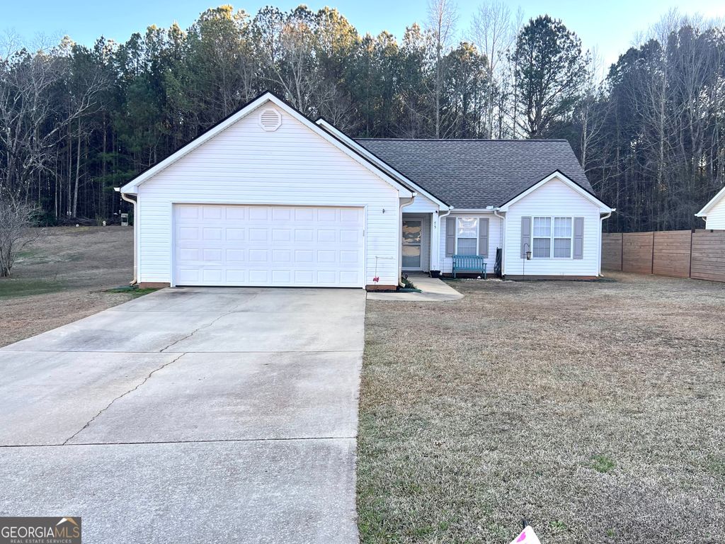 75 Canterbury Drive, Grantville, GA 30220