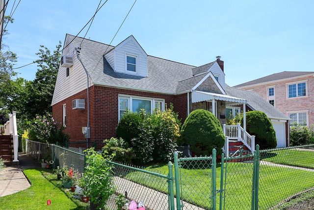 560 N 6th Street, New Hyde Park, NY 11040