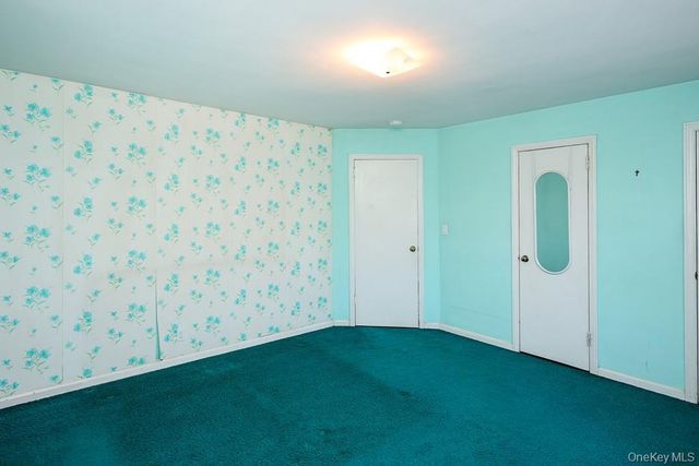 560 N 6th Street, New Hyde Park, NY 11040