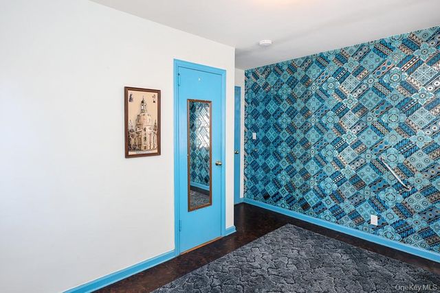 560 N 6th Street, New Hyde Park, NY 11040