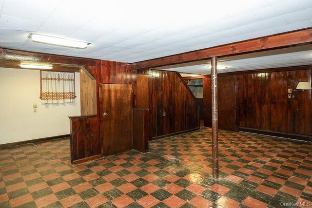 560 N 6th Street, New Hyde Park, NY 11040