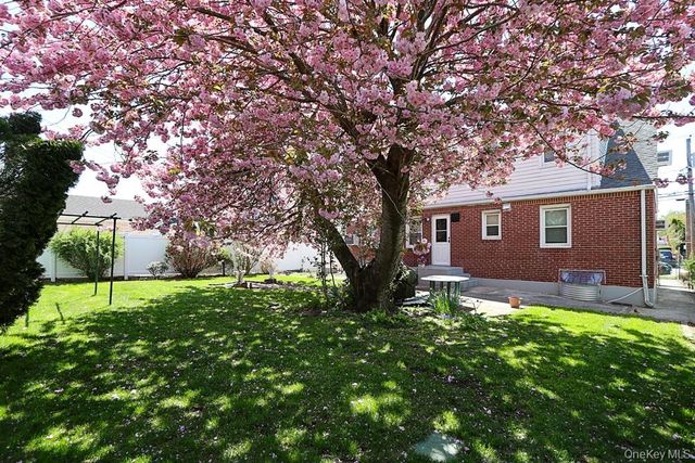 560 N 6th Street, New Hyde Park, NY 11040