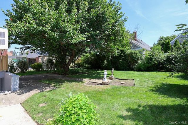 560 N 6th Street, New Hyde Park, NY 11040