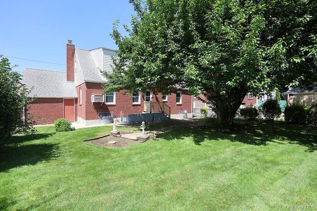 560 N 6th Street, New Hyde Park, NY 11040